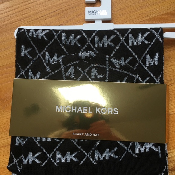 Michael Kors Scarf & Beanie Gift Set Black/Silver - NWT - Picture 3 of 3